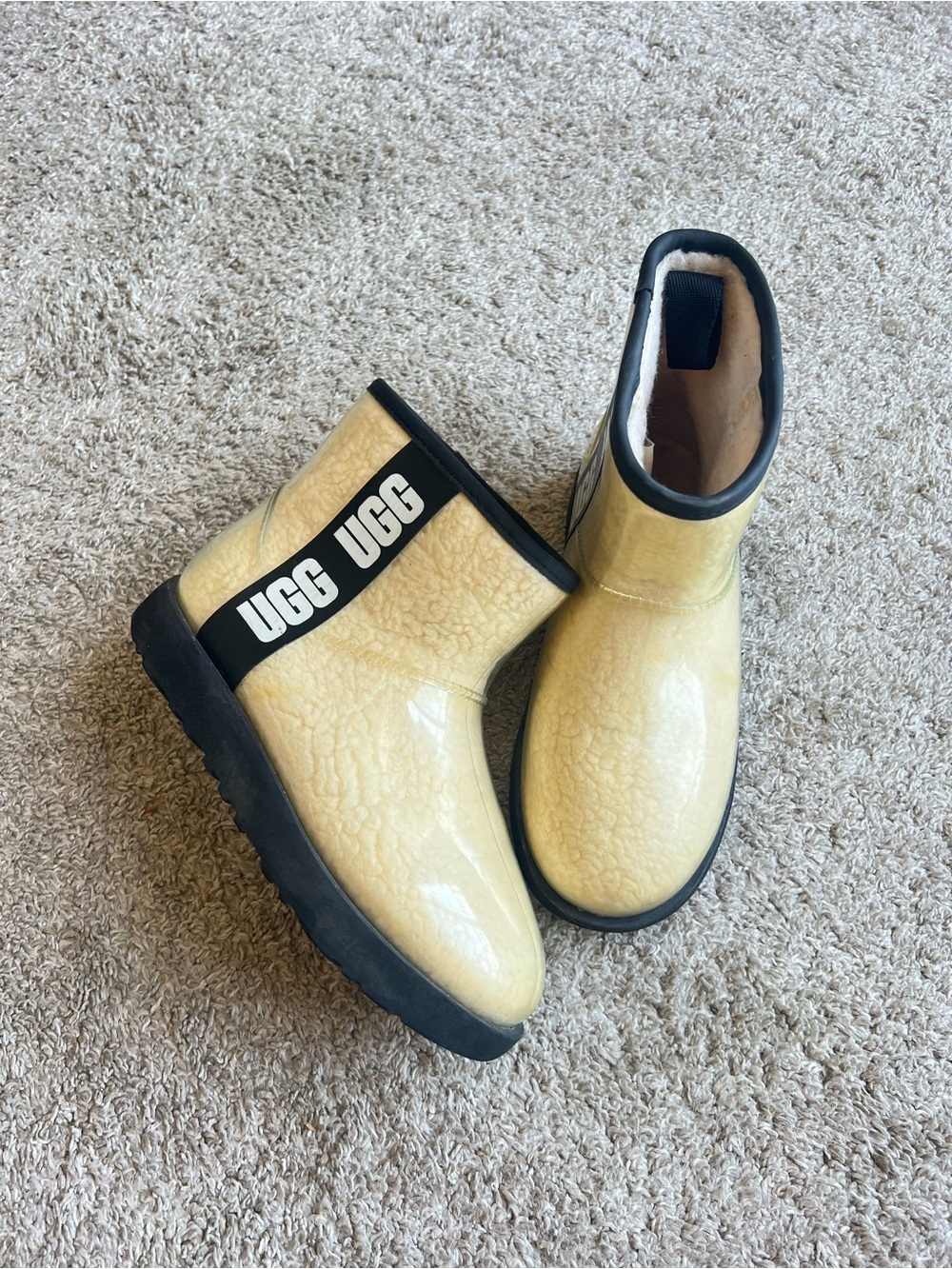 UGG Cream Gloss Shearling-Lined Rain Boots with Black Trim. Size 6